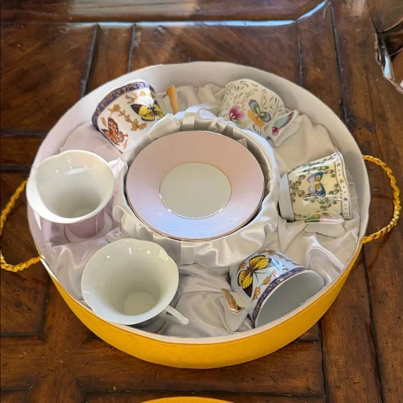 Tea Set - Picture 10 of 11